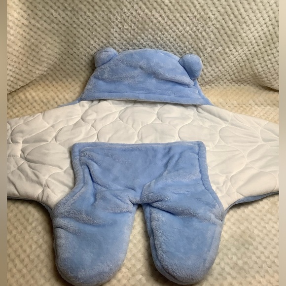 Blue Bear Hooded Swaddle Blanket For Baby 0-3M - Picture 3 of 5